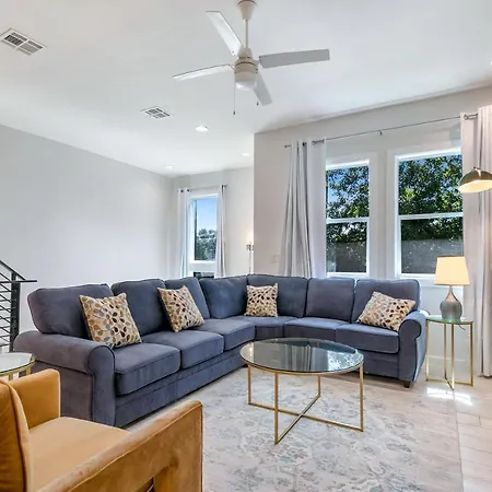 Stunning Living Near City Attractions